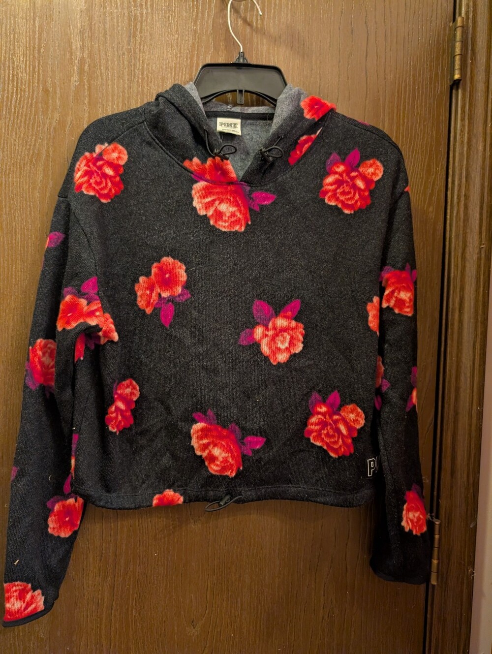 PINK Victoria’s Secret Hooded Black Sweatshirt S Red Roses Fleece Drawstrings
